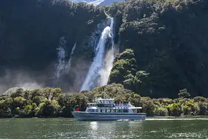 Milford Sound Helicopter Flight with Cruise